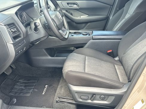 Used 2025 Nissan Rogue SV AWD/4WD image 9