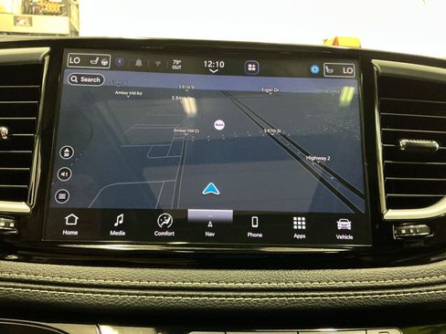 Used 2023 Chrysler Pacifica Limited FWD image 22