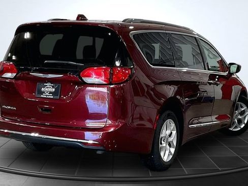 Used 2018 Chrysler Pacifica Touring-L Plus w/ Tire & Wheel Group FWD image 2