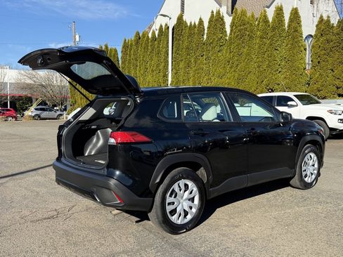Used 2023 Toyota Corolla Cross L image 9