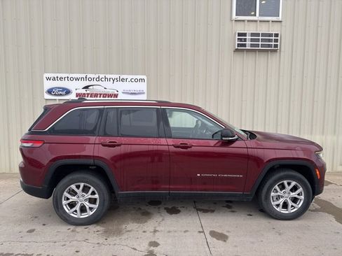 Used 2022 Jeep Grand Cherokee Limited image 1