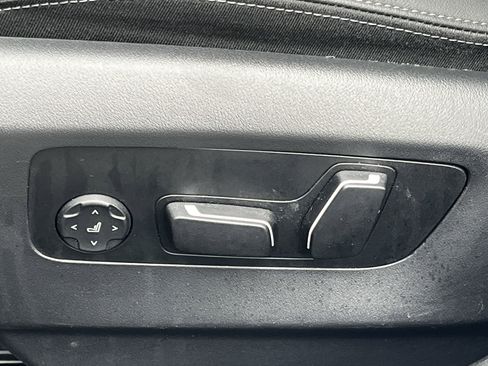 Used 2025 BMW i5 eDrive40i image 18