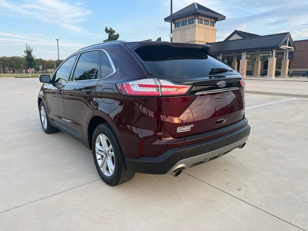 Used 2020 Ford Edge SEL w/ Convenience Package FWD image 4