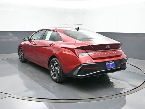 Used 2025 Hyundai Elantra SEL image 4