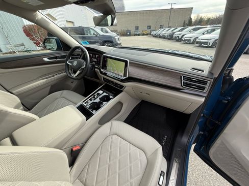 Used 2025 Volkswagen Atlas SEL Premium R-Line image 28
