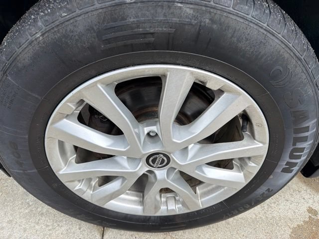 Used 2018 Nissan Rogue SV w/ Premium Package AWD/4WD image 9