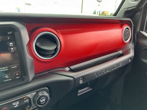 Used 2018 Jeep Wrangler Unlimited Rubicon w/ Uconnect 4C Nav & Sound Group AWD/4WD image 4