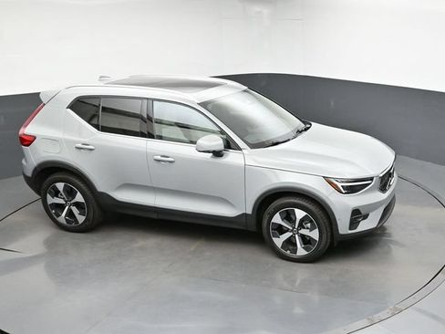 Used 2024 Volvo XC40 B5 Plus w/ Protection Package Premier AWD/4WD image 40