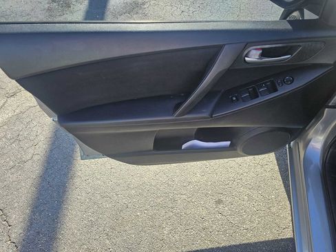 Used 2013 MAZDA MAZDA3 i SV image 6