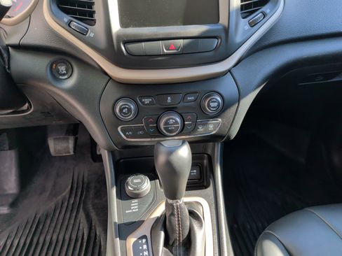 Used 2015 Jeep Cherokee Limited image 28