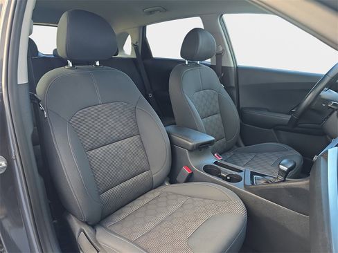 Used 2020 Kia Niro LXS image 12