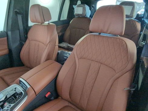New 2026 BMW X7 M60i image 23