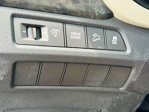 Used 2017 Hyundai Santa Fe SE image 32