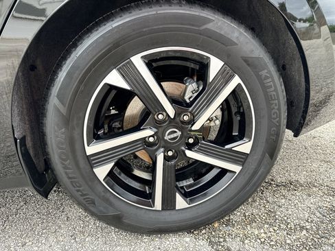 Used 2025 Nissan Sentra SV FWD image 18