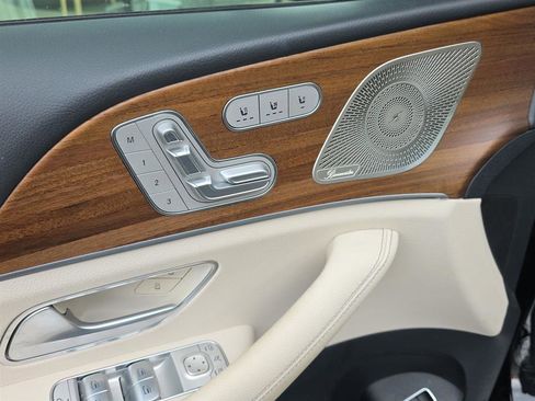 Used 2023 Mercedes-Benz GLS 450 4MATIC image 7