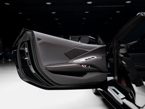 Used 2025 Chevrolet Corvette Stingray Convertible w/ 1LT image 55