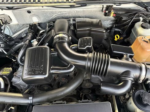 Used 2010 Ford Expedition XLT image 31