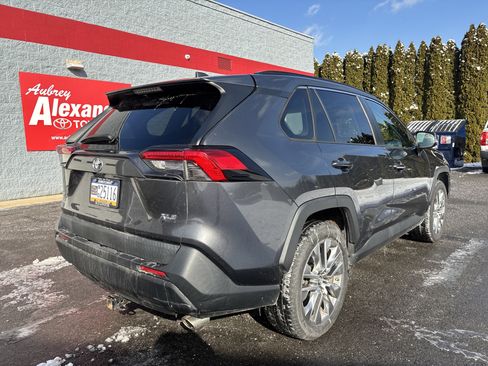 Used 2019 Toyota RAV4 XLE Premium image 3
