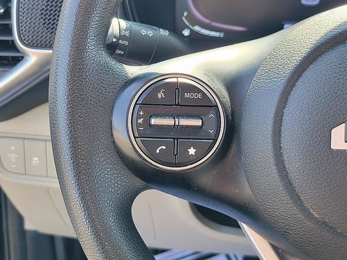 Used 2023 Kia Soul LX w/ LX Technology Package FWD image 23