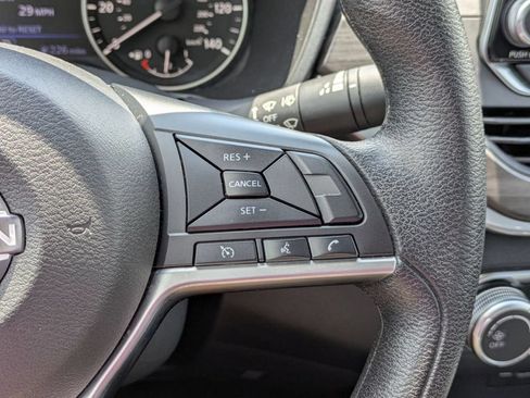 Used 2025 Nissan Altima 2.5 SV FWD image 19