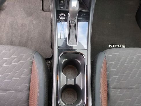 Used 2024 Nissan Kicks SR image 17