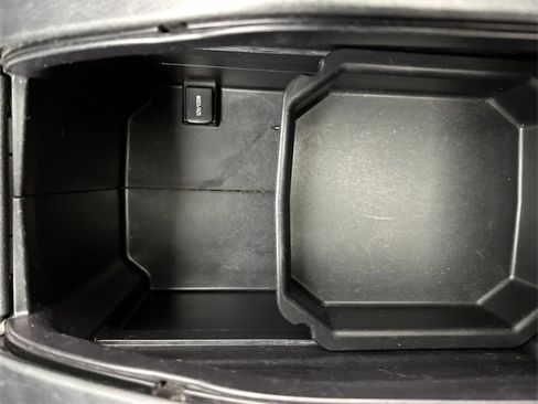 Used 2018 Toyota Highlander Limited image 21