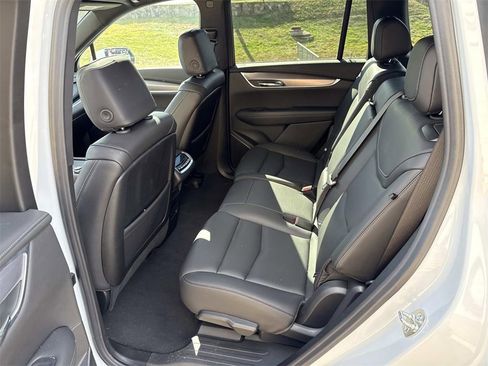 New 2025 Cadillac XT6 Luxury image 17