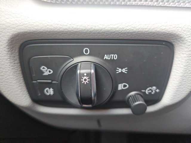 Used 2016 Audi A3 e-tron Premium Plus w/ Premium Plus Package FWD image 23