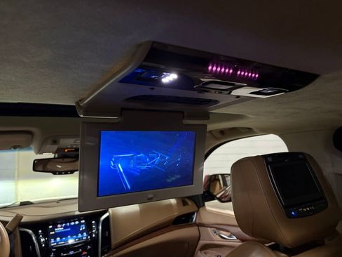 Used 2016 Cadillac Escalade Platinum image 50