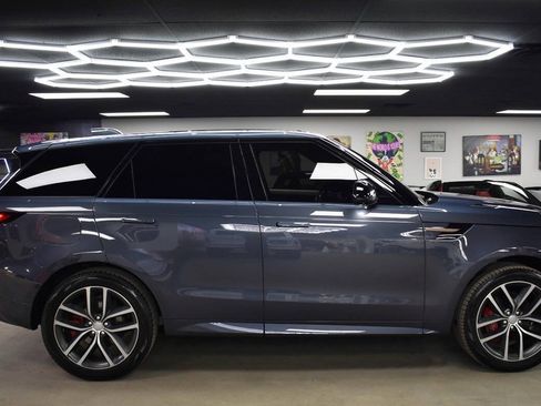 Used 2023 Land Rover Range Rover Sport SE Dynamic image 4