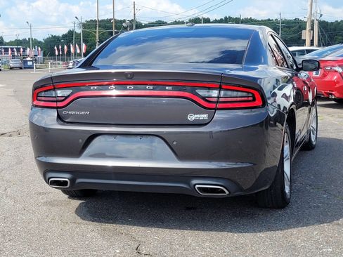 Used 2020 Dodge Charger SXT w/ Leather Interior Group RWD image 9