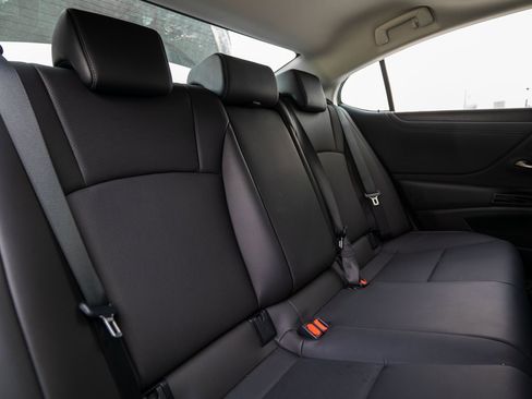 Used 2024 Lexus ES 350 w/ Premium Package image 33