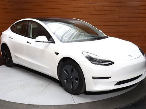 Used 2023 Tesla Model 3 Standard Range image 16