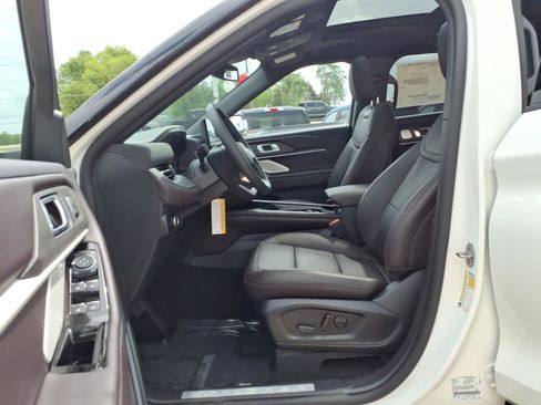 New 2026 Ford Explorer Platinum RWD image 15