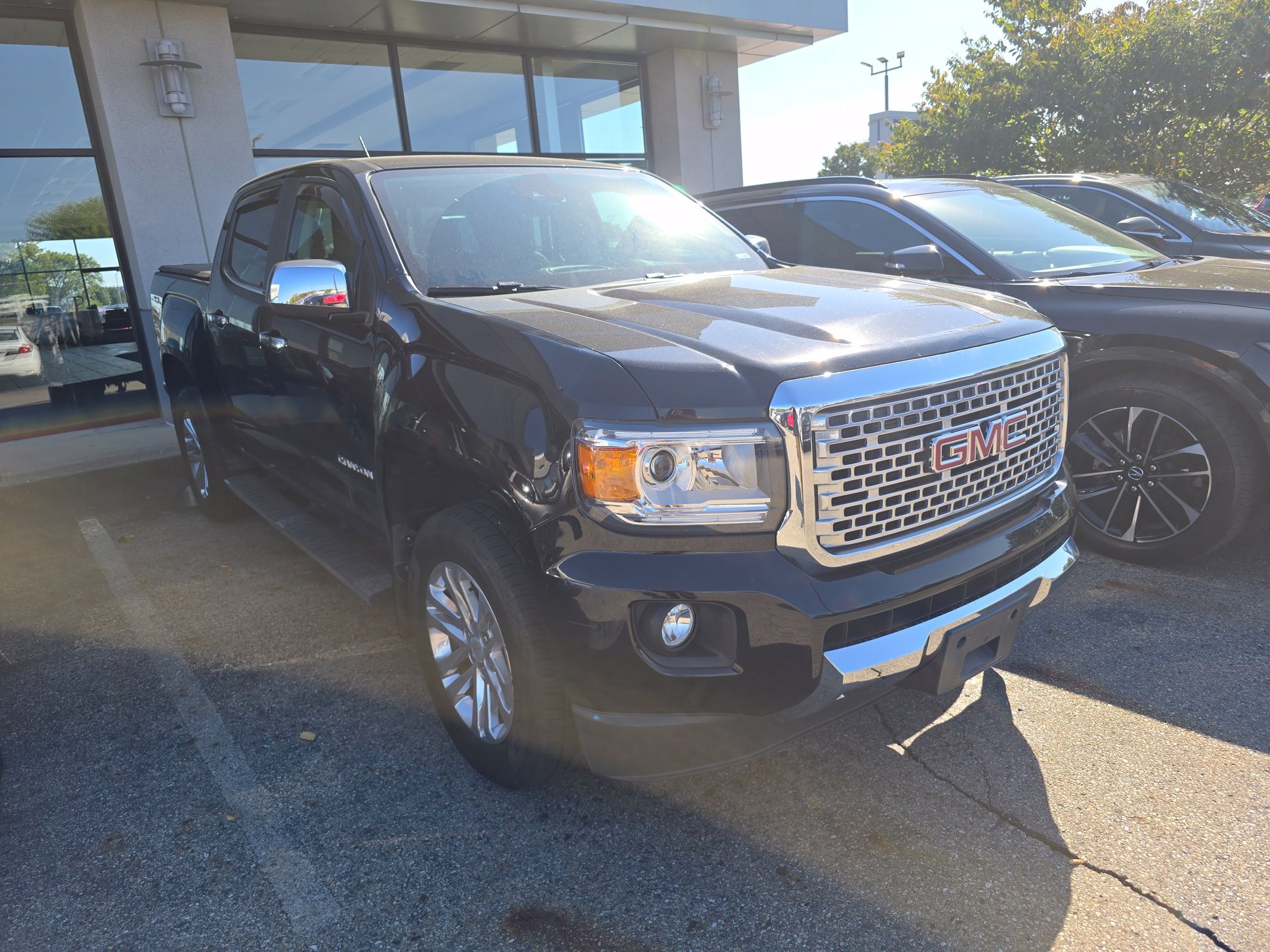 Used 2017 GMC Canyon SLT w/ Driver Alert Package AWD/4WD image 2