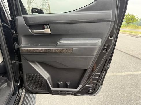 Used 2025 Toyota Tacoma Limited AWD/4WD image 14