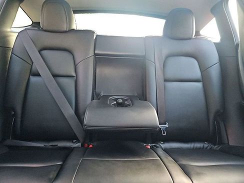 Used 2021 Tesla Model Y Long Range image 13