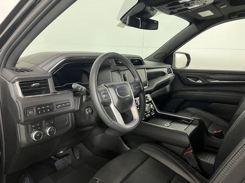 Used 2023 GMC Yukon XL Denali image 9