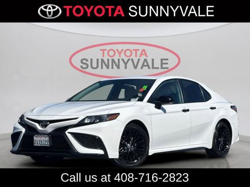 Used 2021 Toyota Camry SE image 1