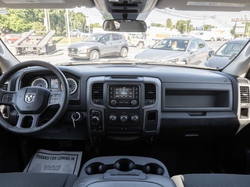 Used 2017 RAM 1500 Express AWD/4WD image 2