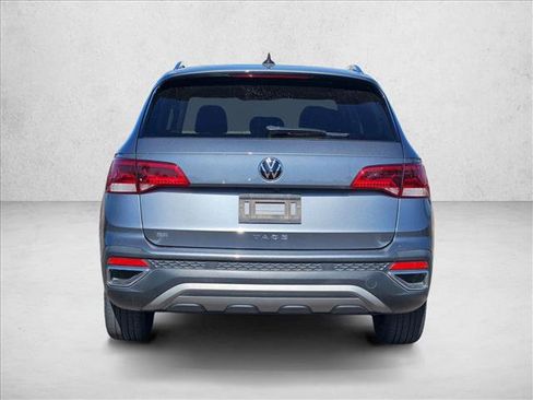 Used 2022 Volkswagen Taos SE FWD image 6