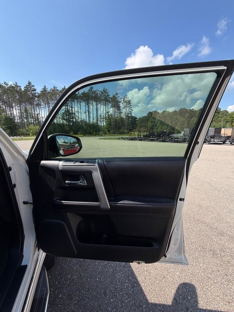 Used 2016 Toyota 4Runner Limited AWD/4WD image 18
