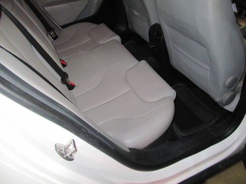 Used 2006 Volkswagen Passat Value Edition FWD image 20