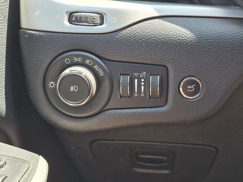 Used 2017 Jeep Cherokee Trailhawk w/ Comfort/Convenience Group AWD/4WD image 17