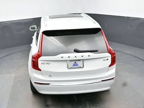 Used 2023 Volvo XC90 B5 Plus image 12