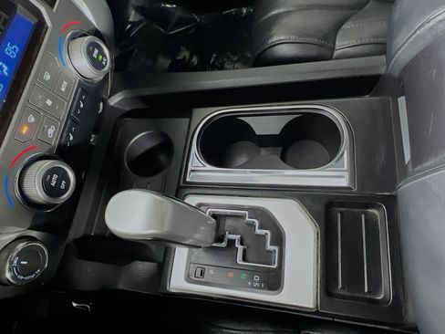 Used 2016 Toyota Tundra Limited w/ Limited Premium Package image 24