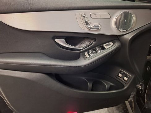 Used 2019 Mercedes-Benz GLC 350e 4MATIC image 28