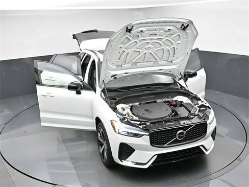 Used 2022 Volvo XC60 B6 R-Design w/ Protection Package Premier image 48