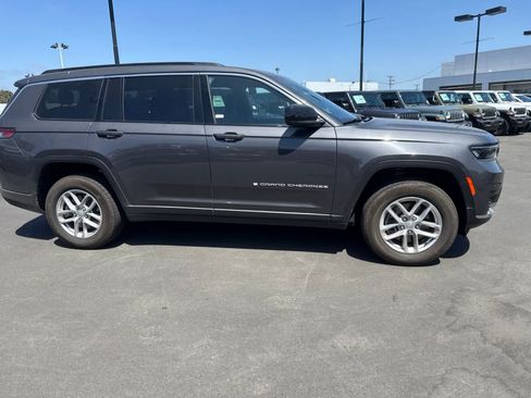 Used 2025 Jeep Grand Cherokee L Laredo RWD image 12