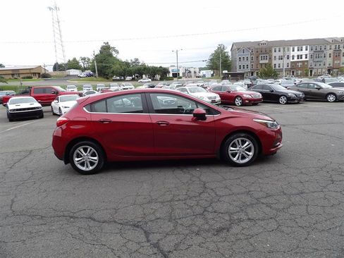 Used 2018 Chevrolet Cruze LT w/ Convenience Package image 8